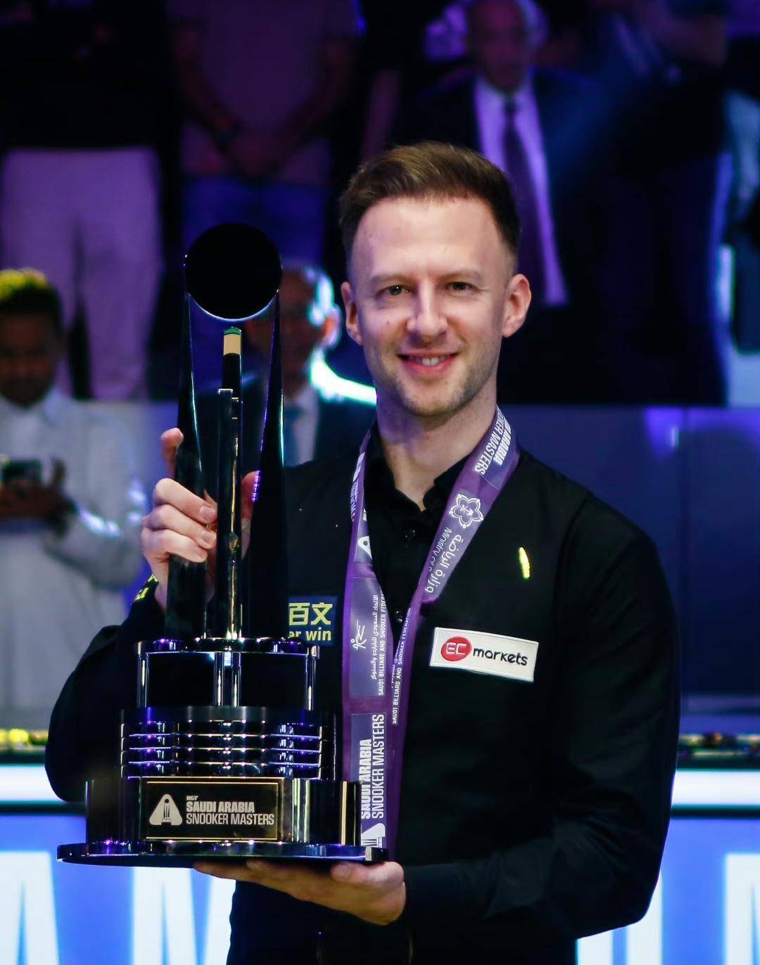 以其稳健的 以其稳健的