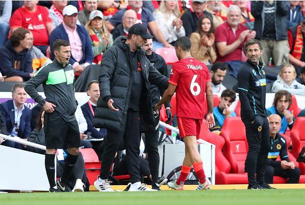 对同一侧翼 对同一侧翼